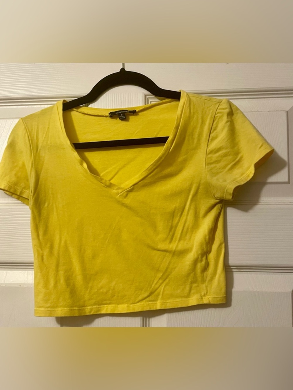 Women's Yellow V-Neck Short Sleeve Top